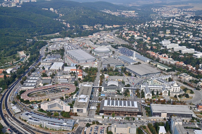 Výstavisko Brno pozostáva z 15 výstavných hál s rozlohou 667 000 metrov štvorcových
